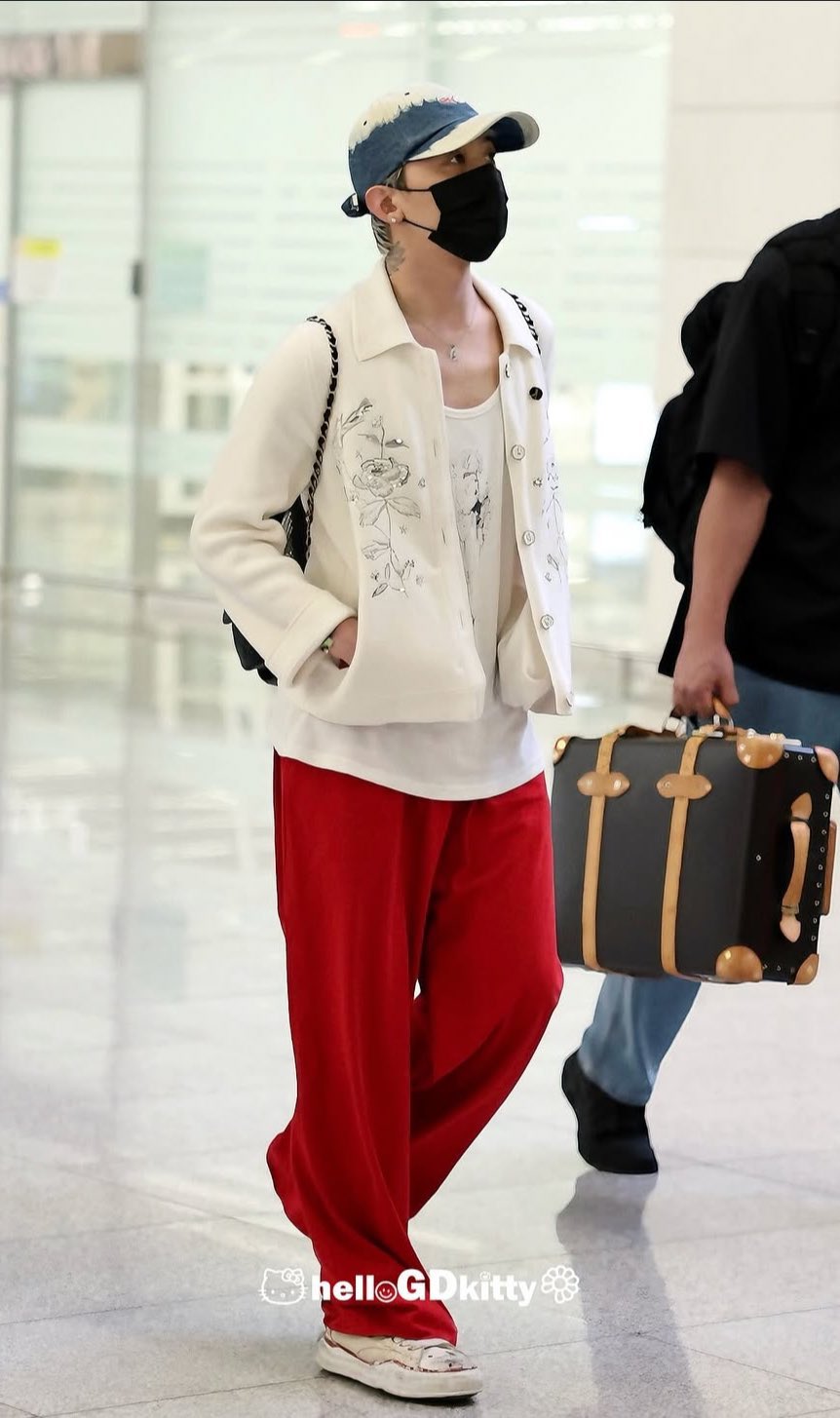 의외로 귀여운 지드래곤 출국 패션.JPG | 인스티즈