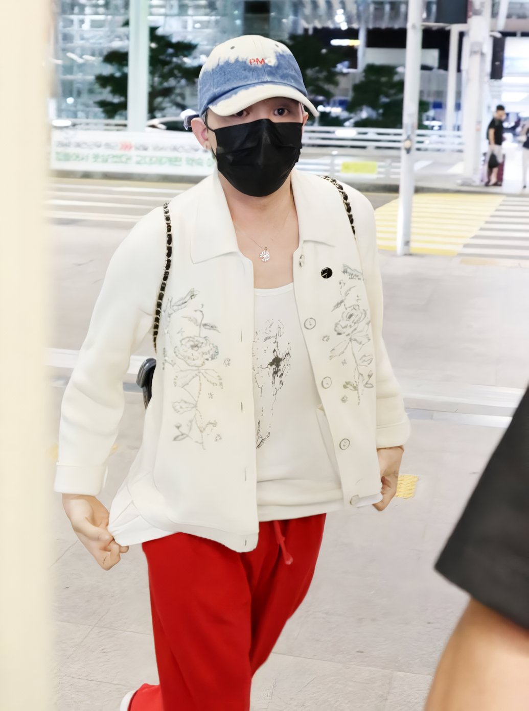 의외로 귀여운 지드래곤 출국 패션.JPG | 인스티즈