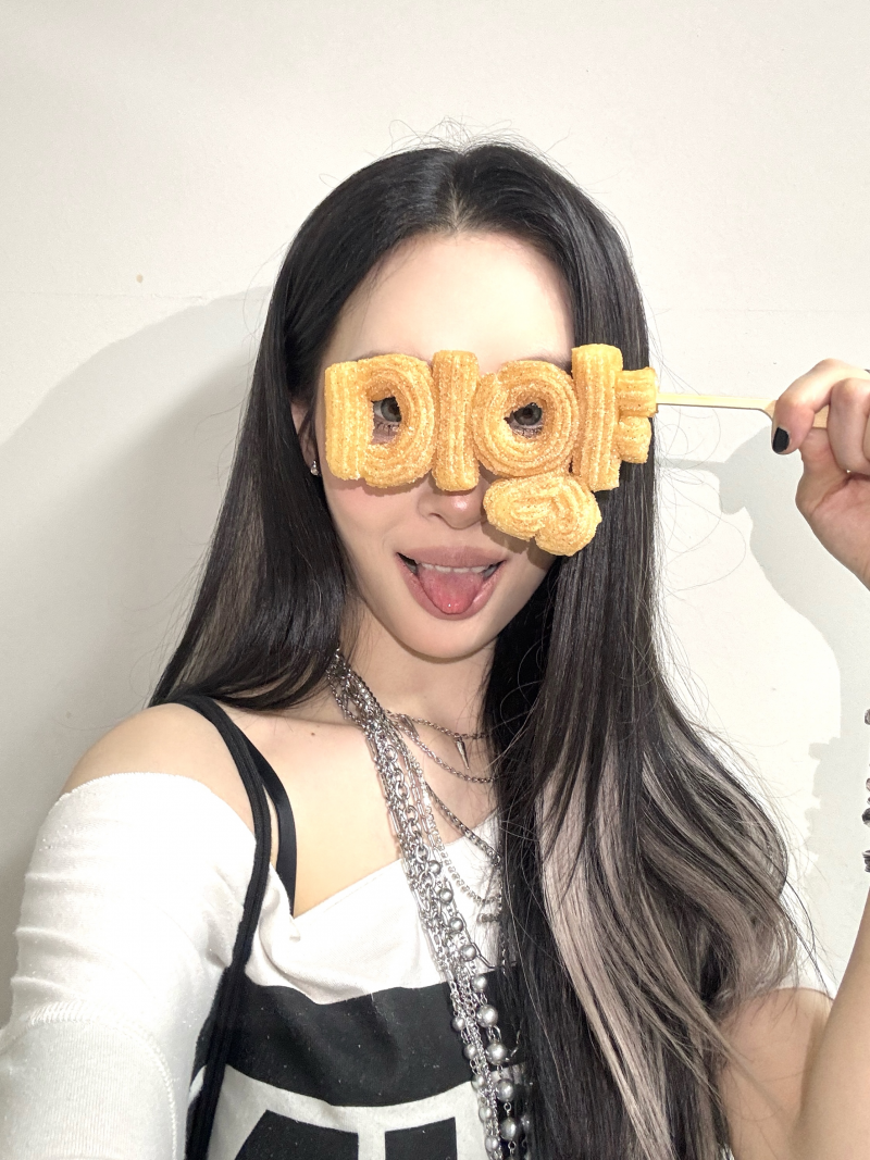음방 별로 스타일링 보는 재미가 있는 선미 1주차 무대 모음 | 인스티즈