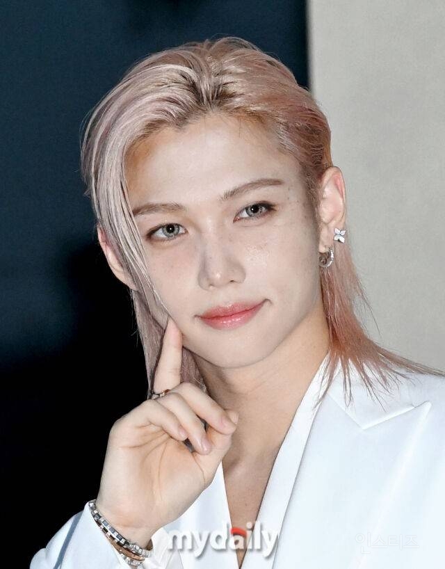 AI같다는 반응 많은 오늘자 필릭스 비주얼.jpg | 인스티즈