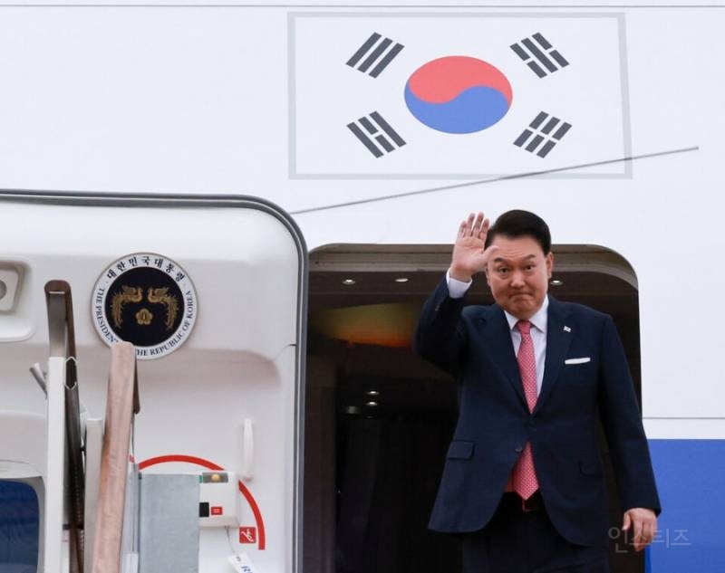 [단독] "참이슬 프레쉬, 페트로 10병"…尹, 순방길 전용기에 소주 실었다 | 인스티즈