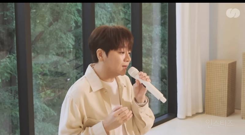 특유의 제스처로 화제된 연옌.jpg | 인스티즈