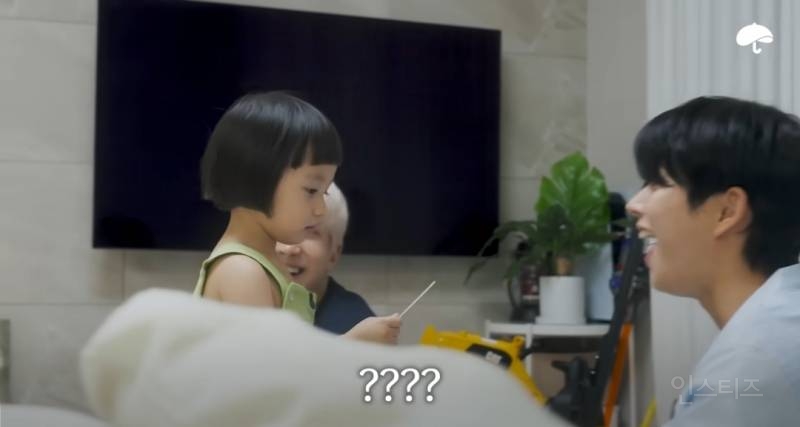 아이스크림 다 뺏어먹은 철없는 삼촌.jpg | 인스티즈