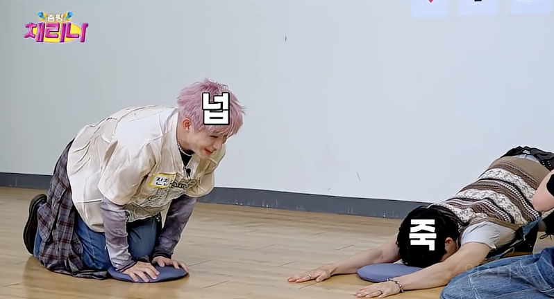 대선배 채리나와 맞절 대결하는 주니지니 .jpg | 인스티즈