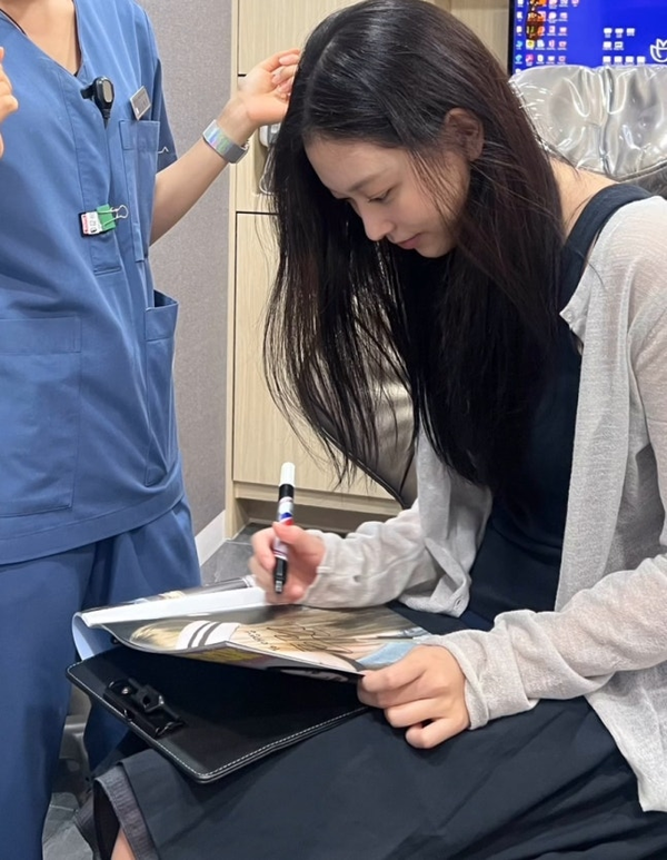 [정보/소식] '활동 중단' 뉴진스 근황 공개... 오늘(11일) 재판부 추가 조정 | 인스티즈