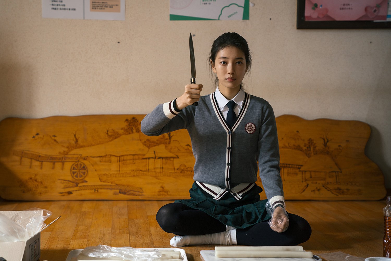 [잡담] 수지 이거 가래떡 써는 건가? | 인스티즈