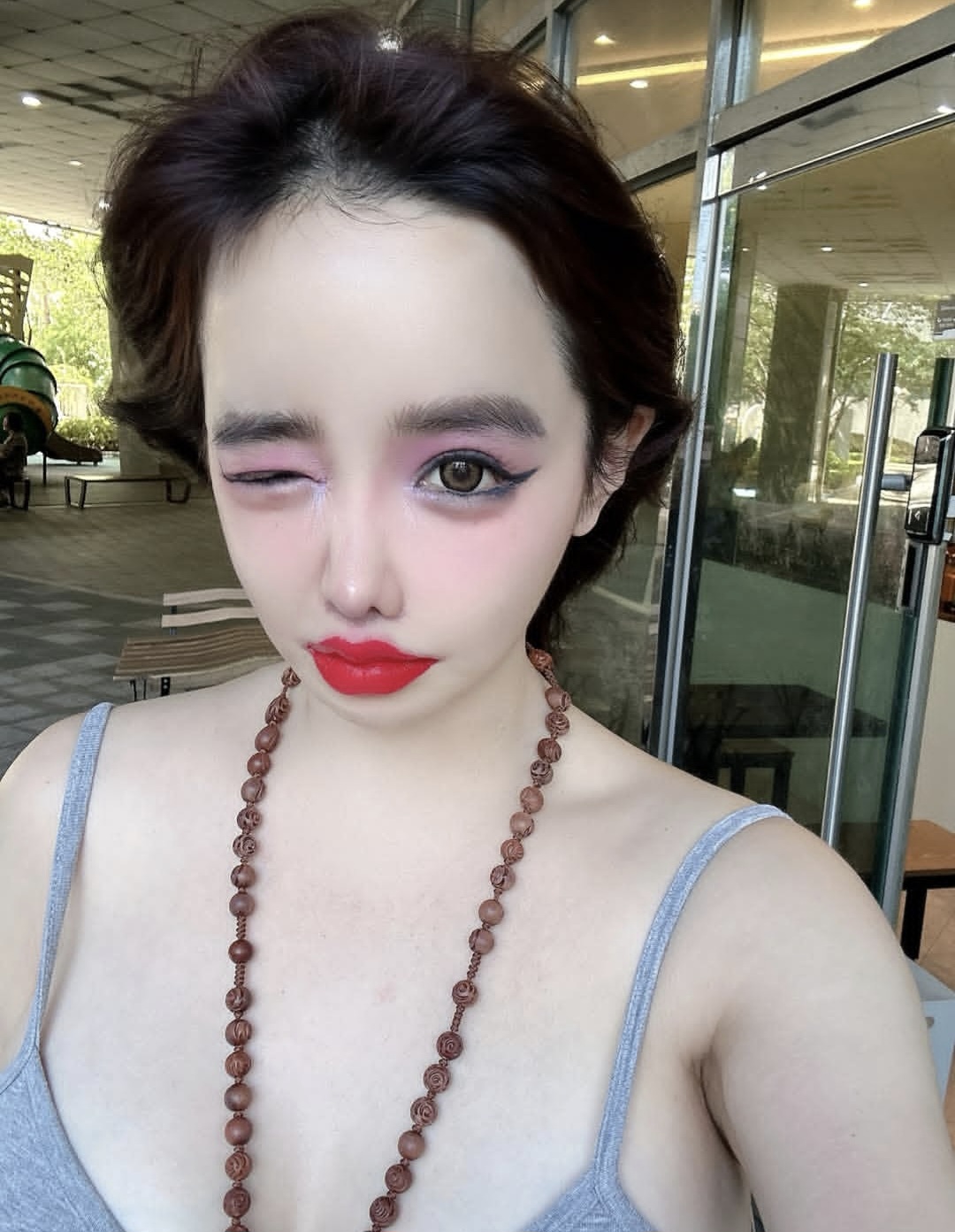 [잡담] 박봄은 진짜 이렇게 생긴거야 보정같은거 하는거야? | 인스티즈