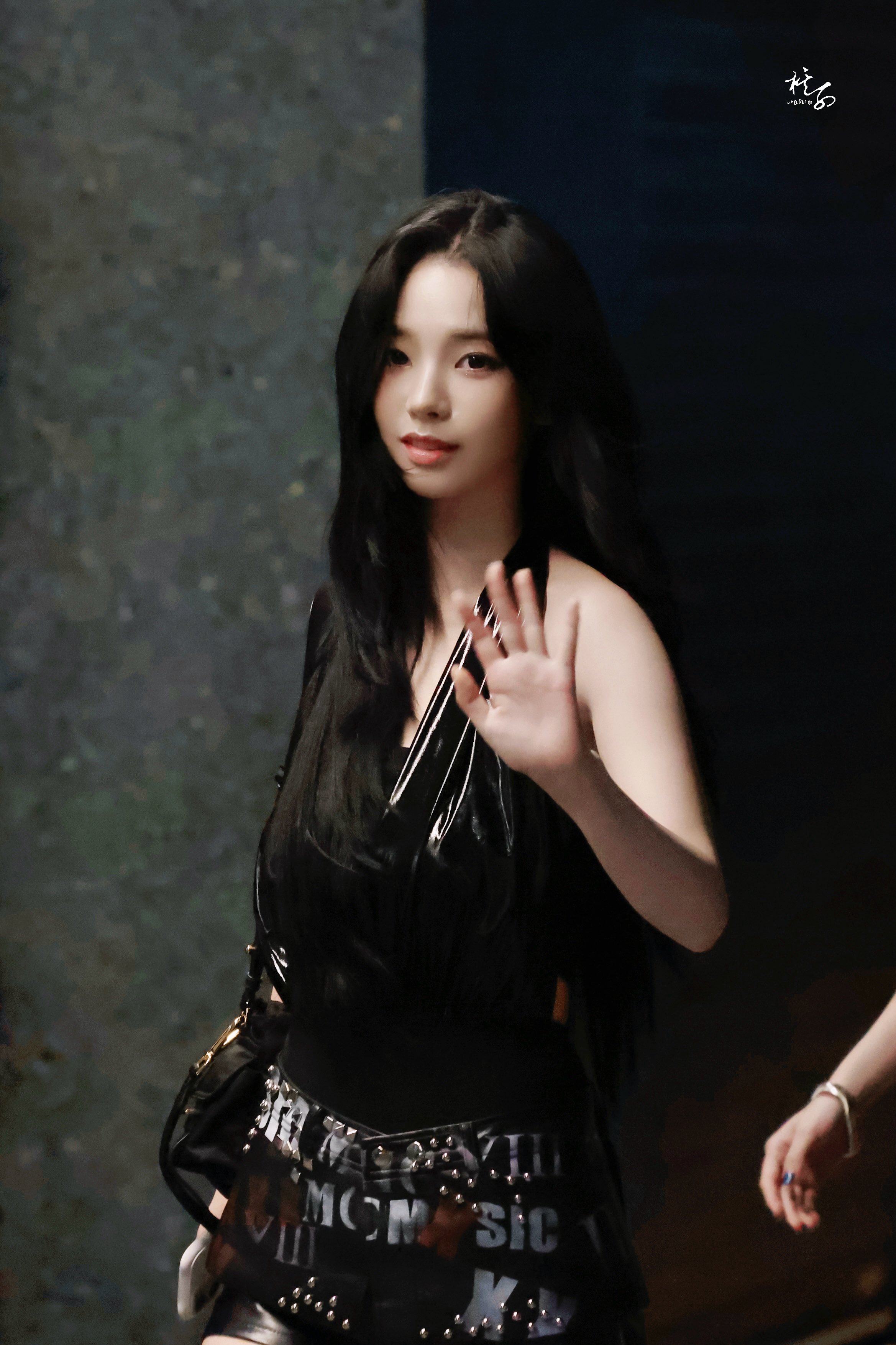 [잡담] 뉴욕 GMA 출근한 카리나 윈터 | 인스티즈