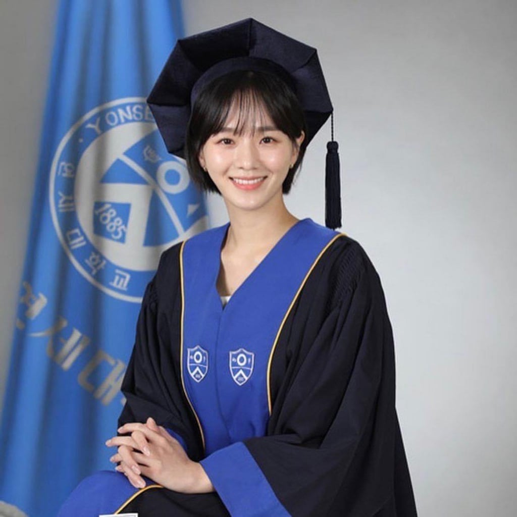 [잡담] 박규영 연세대 졸업사진이 진짜잘나왔어 | 인스티즈