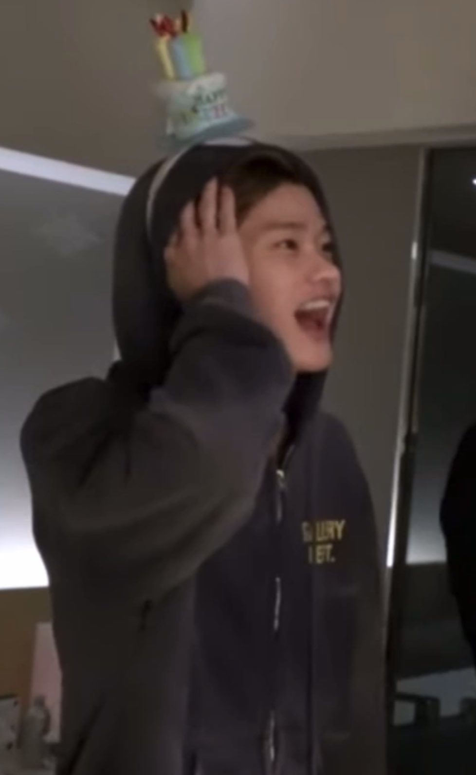 [잡담] 소희 후드티 진짜 신경쓰이는데…… | 인스티즈