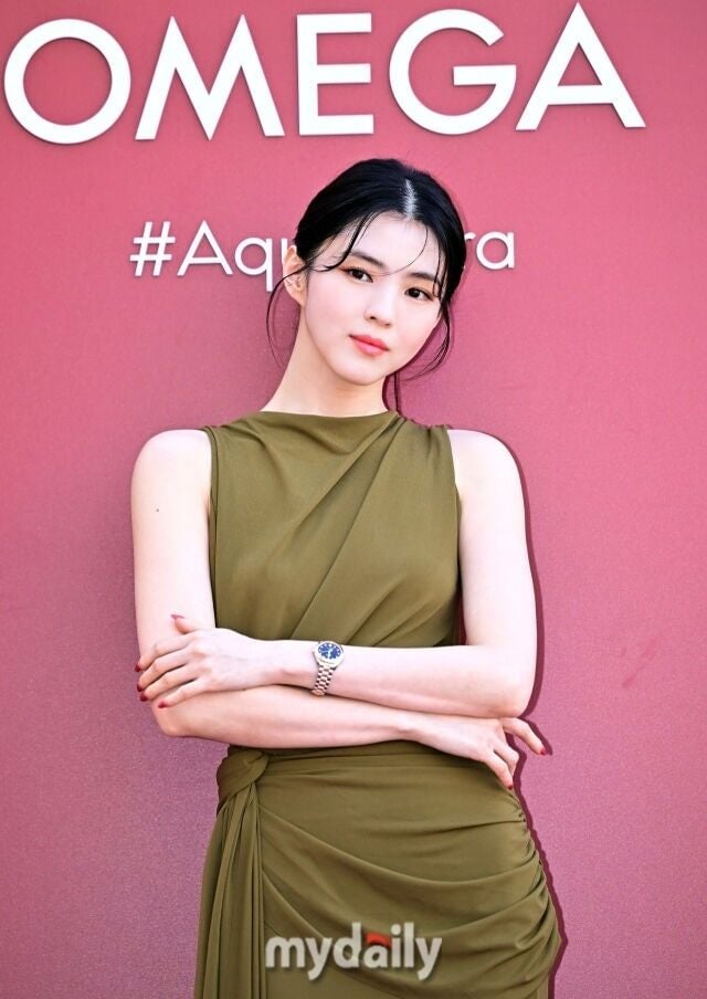 [정보/소식] 한소희, 팬미팅 5개 도시 취소→국내 판매율 43%[MD이슈] | 인스티즈