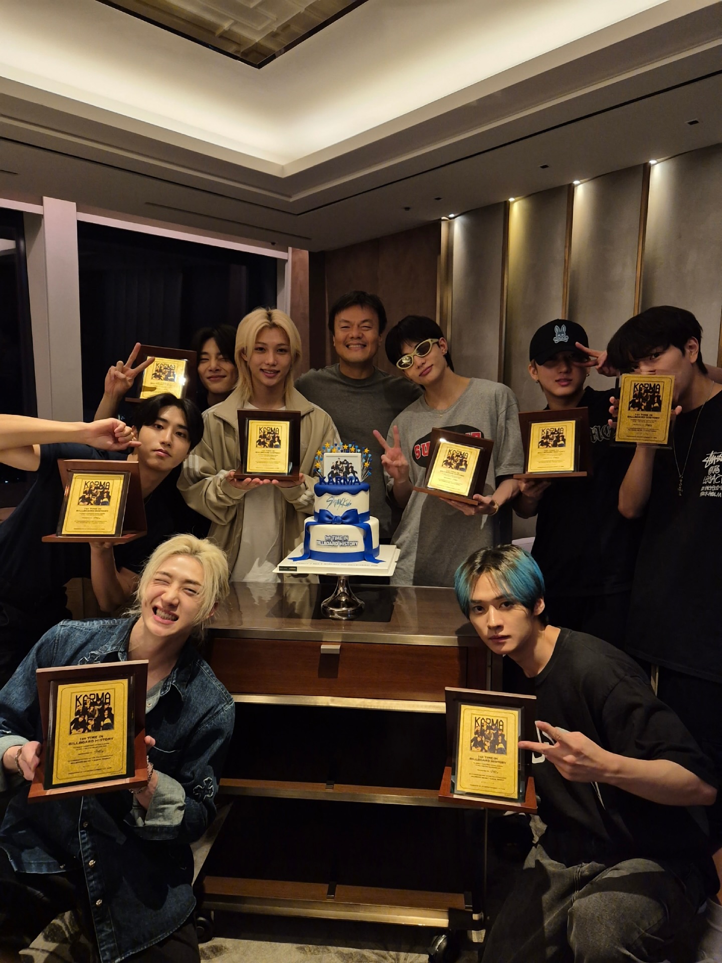 스키즈 멤버 8인에게 금 20돈씩 선물한 JYP 박진영 | 인스티즈