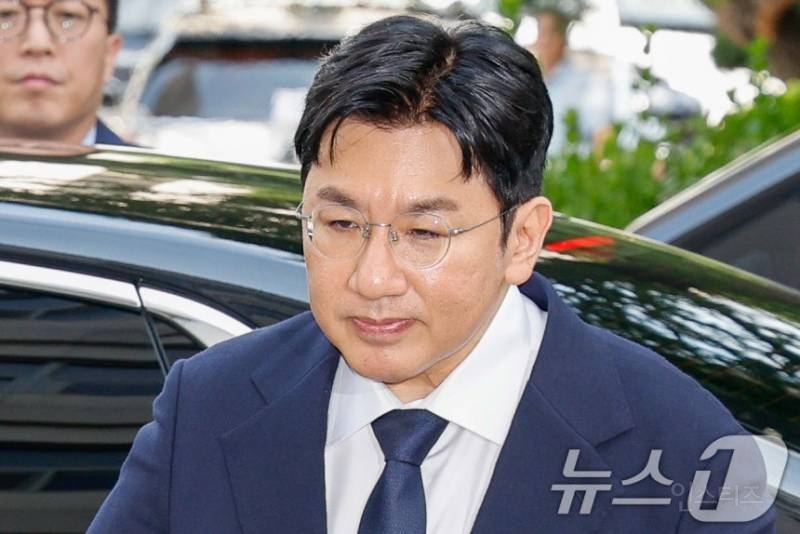 방시혁, 경찰 출석 "심려 끼쳐 죄송" | 인스티즈