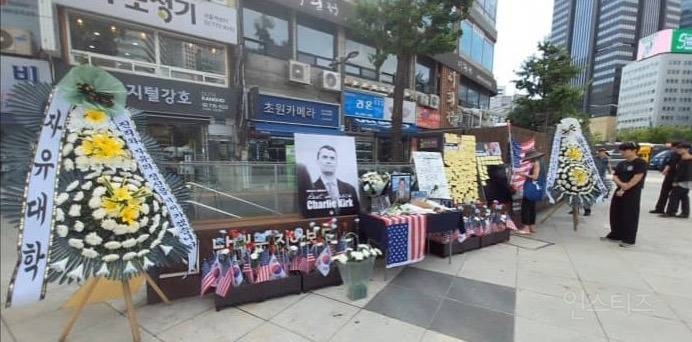 미친거같은 찰리커크 한국 추모현장.jpg | 인스티즈