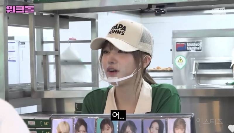 워크돌 촬영중 외국인 손님의 방문 의외의(?) 영어실력을 보여주며 응대하는 아이브 리즈 | 인스티즈