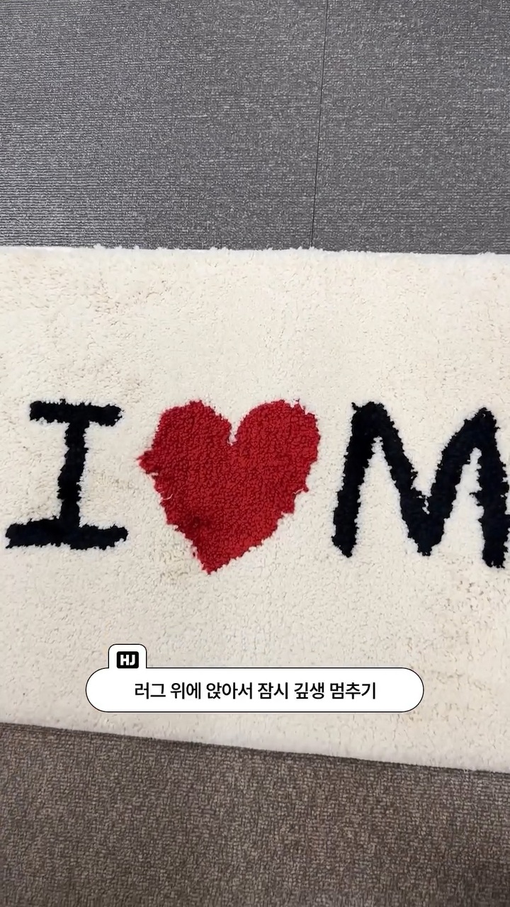 컴백 쇼케이스에서 '첫사랑 회복 키트' 나눔한다는 JYP 아이돌 | 인스티즈