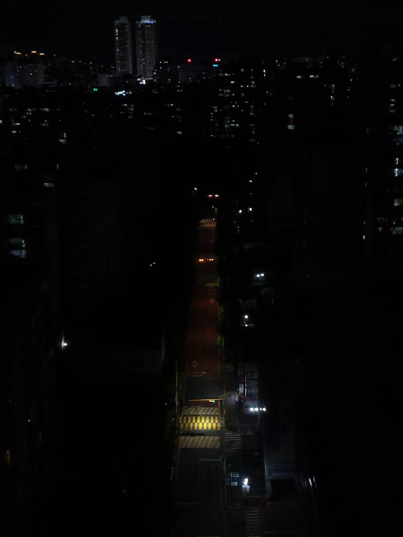 [잡담] 다크?한 분위기의 야경 느낌 내고 싶어서 찍은건데 내거 못찍은걸까 아님 배경이 별로인걸까 | 인스티즈