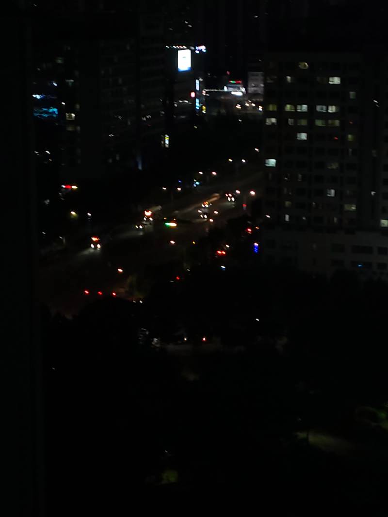 [잡담] 다크?한 분위기의 야경 느낌 내고 싶어서 찍은건데 내거 못찍은걸까 아님 배경이 별로인걸까 | 인스티즈