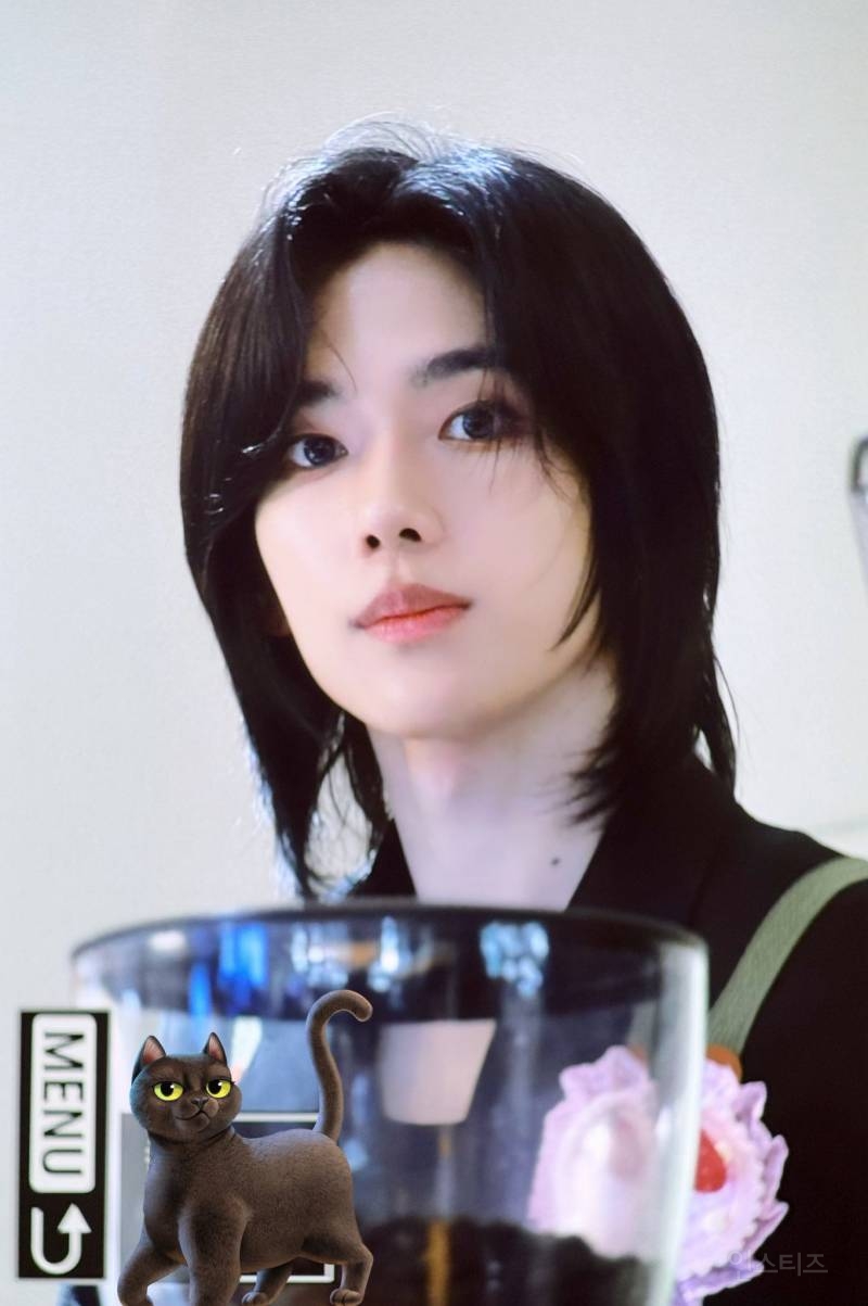 카페 알바생이 너무 잘생겼어요..jpg | 인스티즈