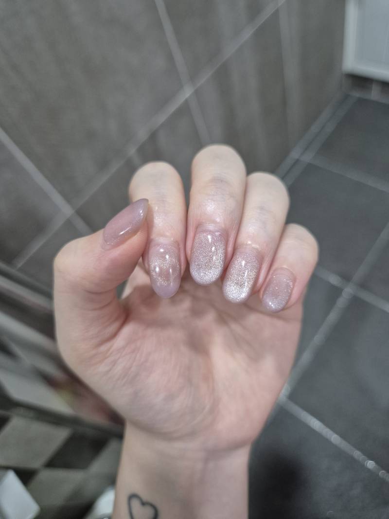 [잡담] 네일 한지 3주 됐는데 너무 튼튼해서 당황스럽네 | 인스티즈