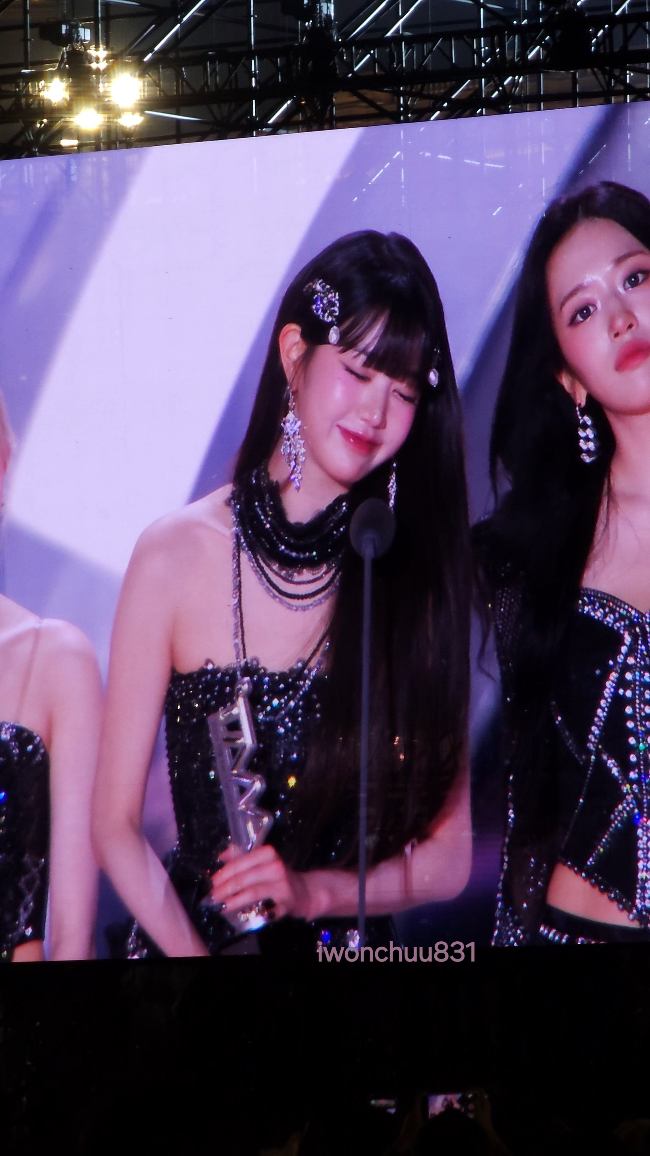 [잡담] 오늘 TMA 장원영 안유진 전광판 | 인스티즈