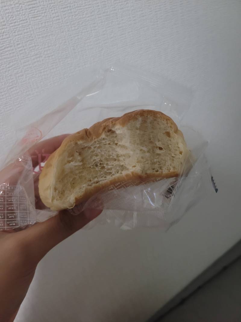 [잡담] 천원빵집에서 소금빵 샀는데 이따위게 소금빵.....? | 인스티즈