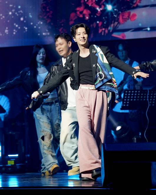 갓세븐 영재, 아시아 투어 'Fermata' 성공적 시작..깜짝 생일 파티까지 | 인스티즈