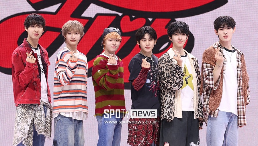 오늘자 JYP 신인 아이돌 쇼케이스 기사 사진.jpg | 인스티즈