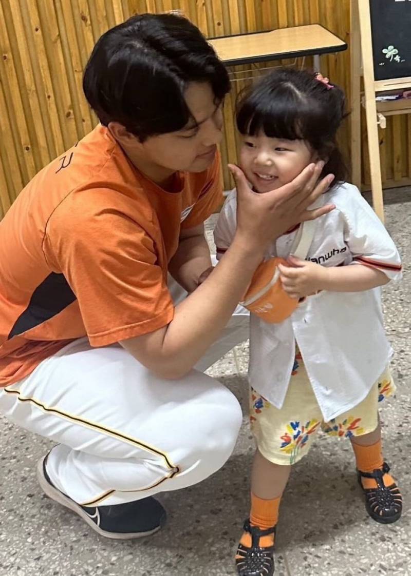 [잡담] 갑자기 문동주뽕 와서 사진 투척하고 가야겠어 | 인스티즈