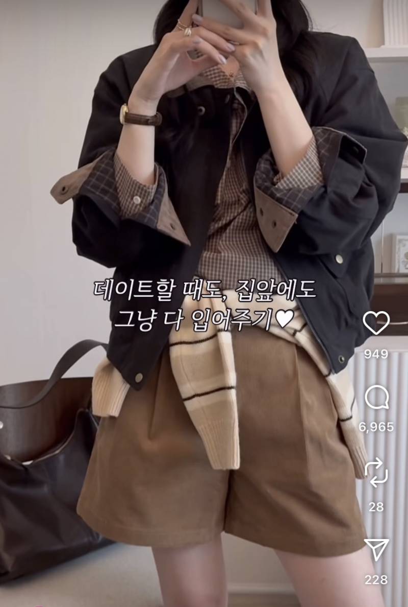 [잡담] 코디로 하나 사려고 하는데 뭐가 제일 예뻐? | 인스티즈