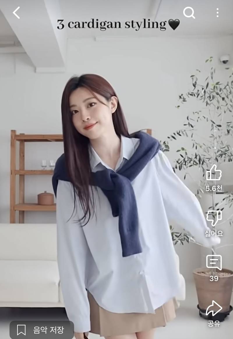 [잡담] 코디로 하나 사려고 하는데 뭐가 제일 예뻐? | 인스티즈