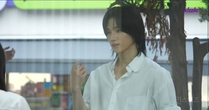 사람들이 유리창 보고 놀란이유.jpg | 인스티즈