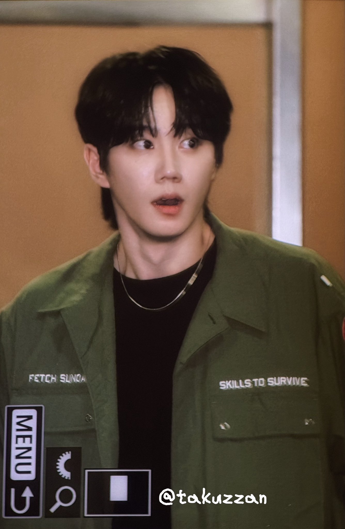 [잡담] 이준영 더시즌즈 퇴근하는데 사람 많아서 놀람ㅋㅋ | 인스티즈