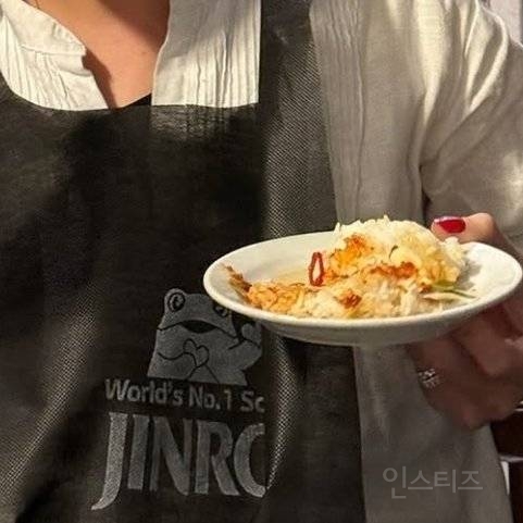 진로 소주 좋아하는 듯한 지드래곤.JPG | 인스티즈
