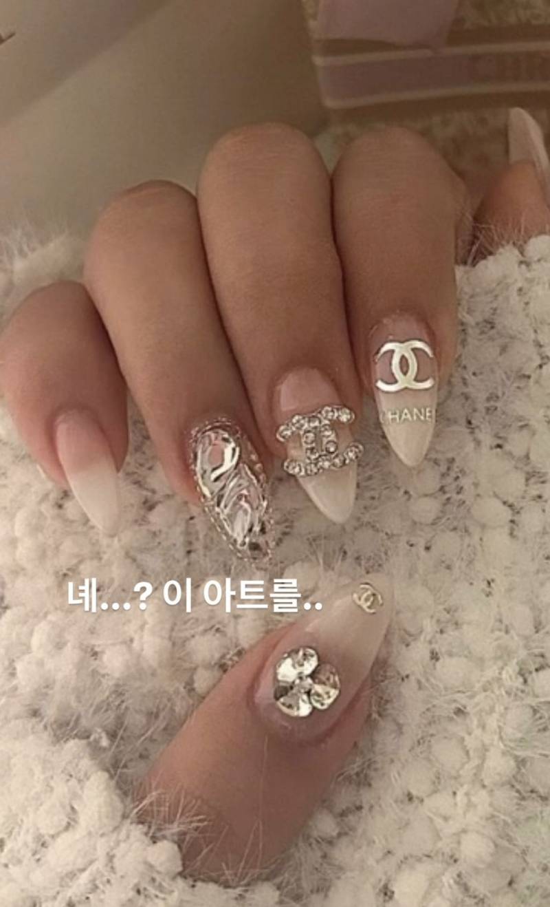 [잡담] 와 이 네일이 13만원이래 ㄷㄷ 이런사람도 샵을차리는구나 | 인스티즈
