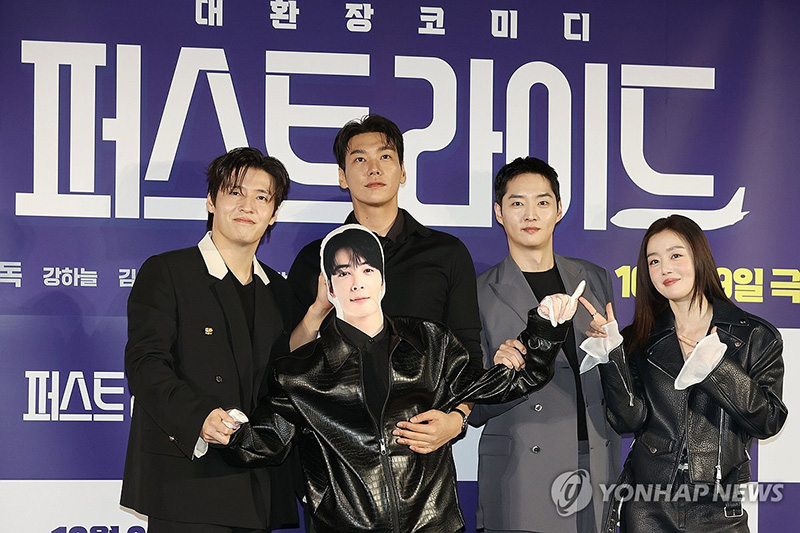 신발도 안 신고 퍼스트라이드 제작보고회 참석한 차은우;; | 인스티즈