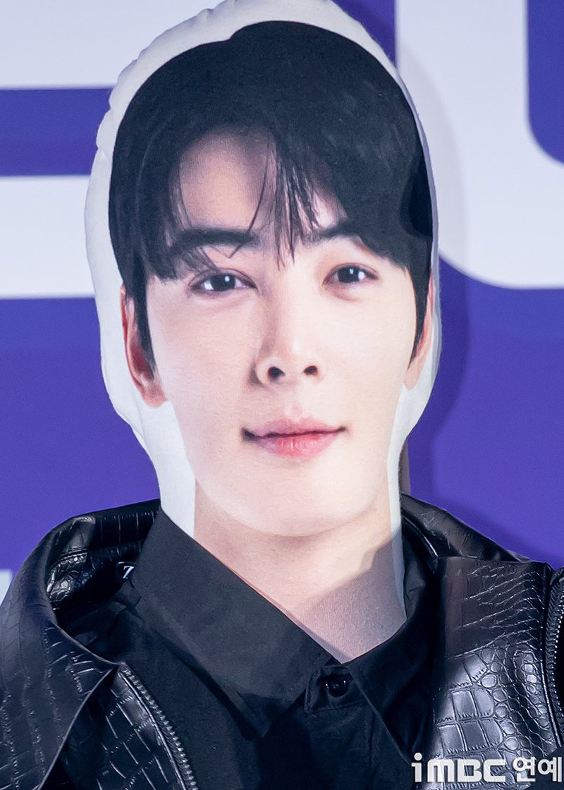 신발도 안 신고 퍼스트라이드 제작보고회 참석한 차은우;; | 인스티즈