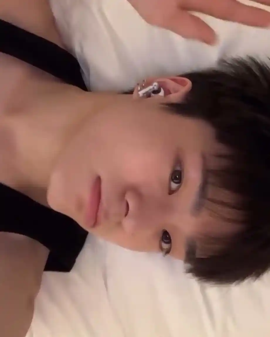 휘브 제이더 김준민 프리뷰 남찍사 셀카 (26) webp 공유 | 인스티즈