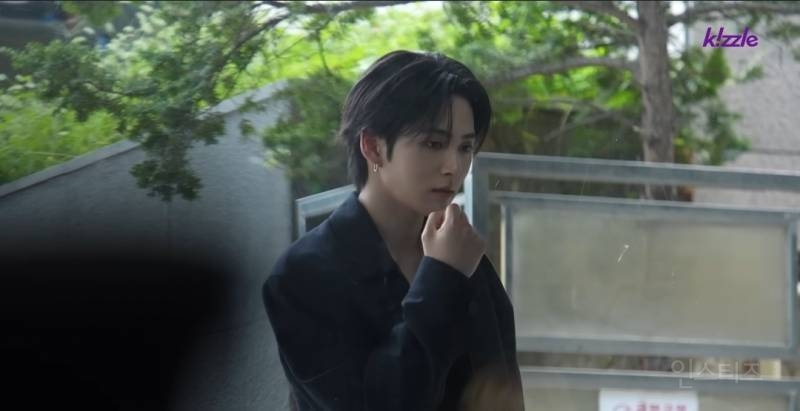 사람들이 유리창 보고 놀란이유.jpg | 인스티즈