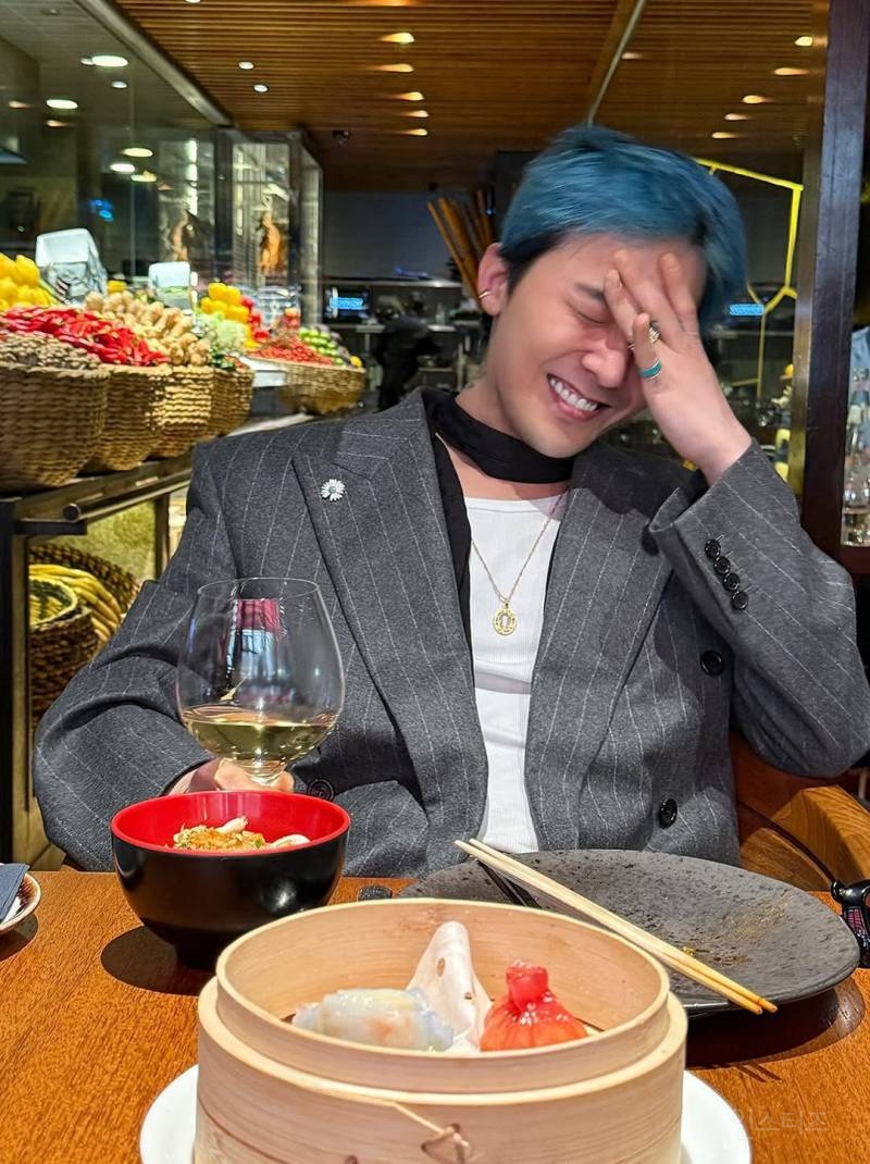 밥 먹는 지드래곤..JPG | 인스티즈