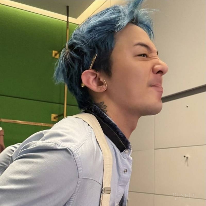 지디가 낀 𝙅𝙊𝙉𝙉𝘼 특이한 샤넬 귀걸이..jpg | 인스티즈