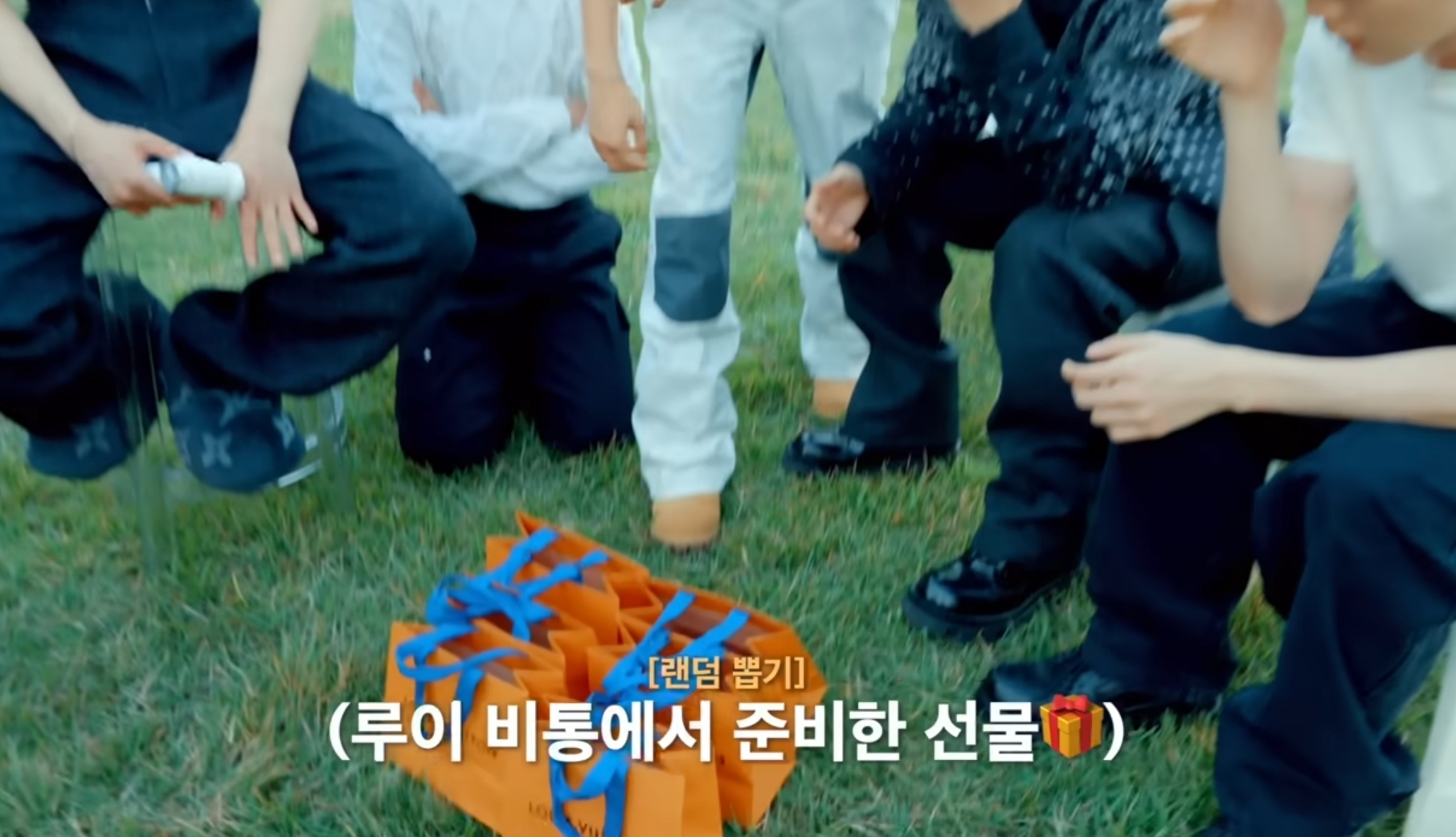 [잡담] 성찬이 루이비통에서 선물받은 지갑 잘쓰고있네 | 인스티즈