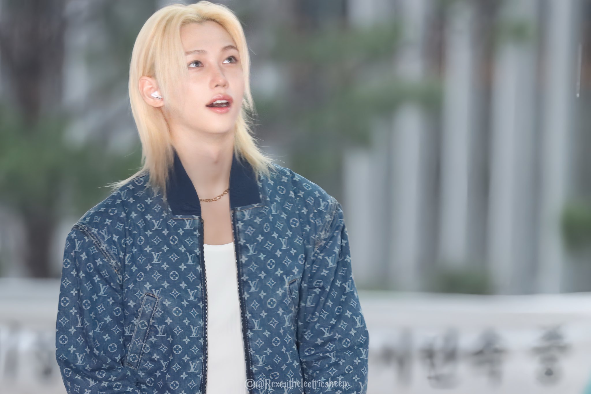 루이비통쇼 참석 차 비 오는 날 출국한 스키즈 필릭스 | 인스티즈