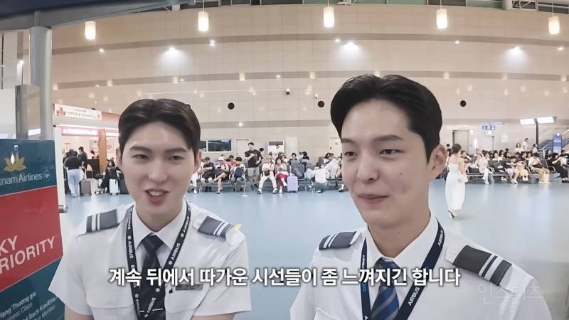 창사 이래 처음으로 남자 승무원만 있는 비행기 | 인스티즈