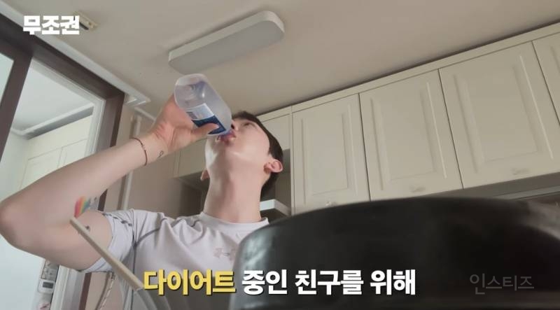 다이어트 하는 친구대신 아바타먹방해주는중.jpg | 인스티즈