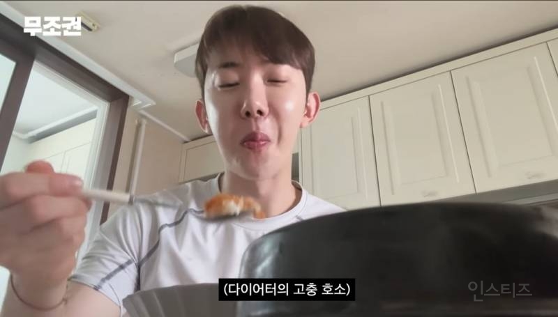 다이어트 하는 친구대신 아바타먹방해주는중.jpg | 인스티즈
