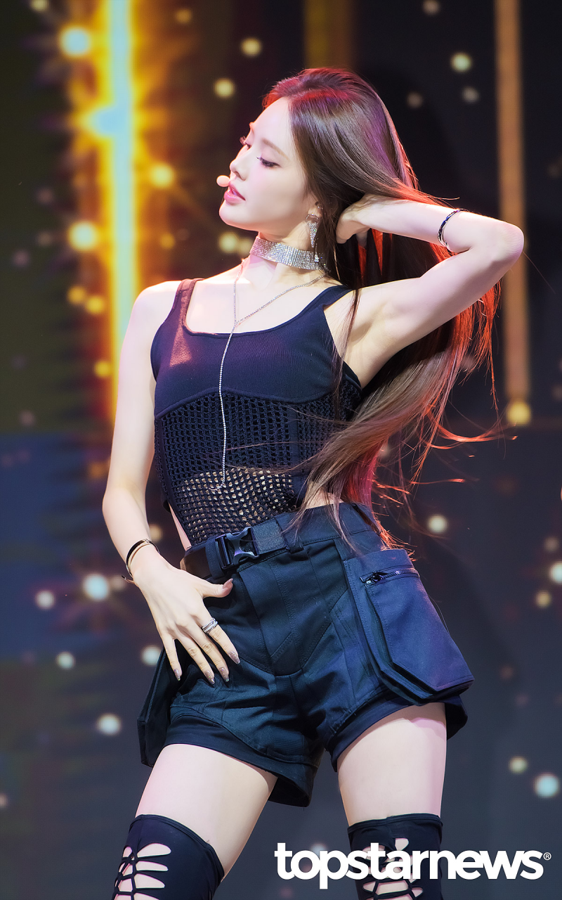 오늘자 이즈나 방지민 컴백 쇼케이스 기자 사진…jpg | 인스티즈