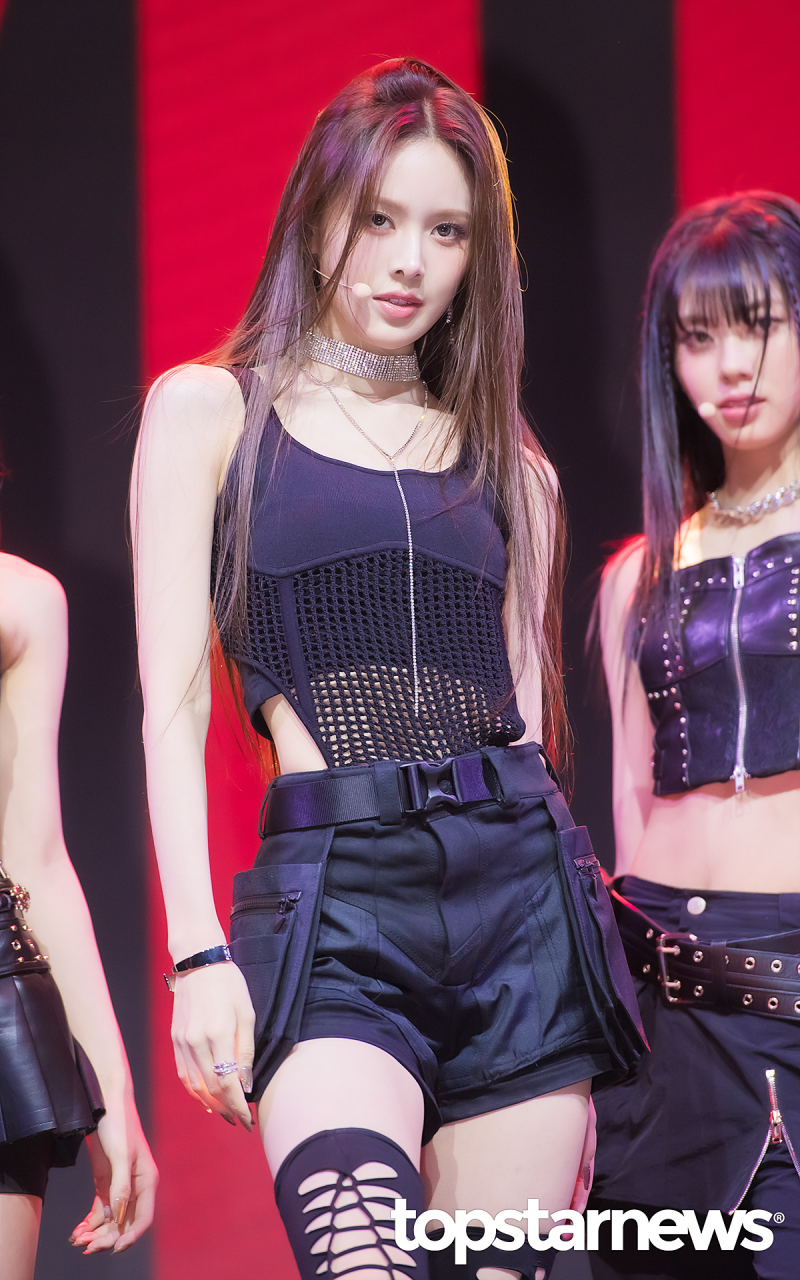 오늘자 이즈나 방지민 컴백 쇼케이스 기자 사진…jpg | 인스티즈