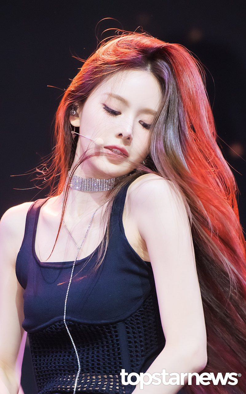 오늘자 이즈나 방지민 컴백 쇼케이스 기자 사진…jpg | 인스티즈