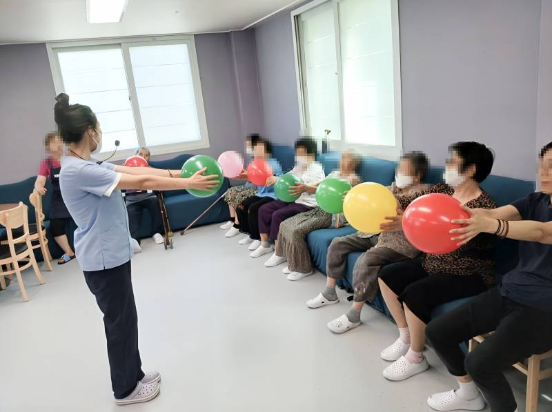 [잡담] 재정난으로 폐업의 위기에 있는 노인 유치원에 대한 도움의 손길을 요청 드립니다. ㅠㅜ | 인스티즈